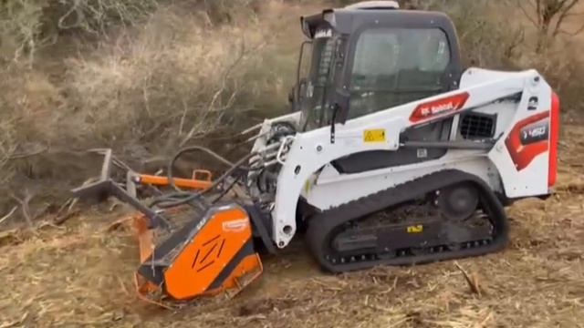 Мульчер SSK150 OSMA на мини-погрузчике Bobcat T450