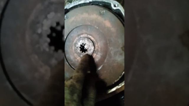 наконец то снял двигатель от мотоцикла Днепр