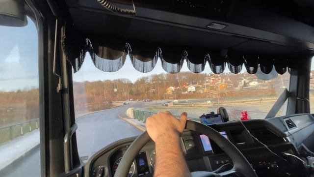 Как закрепить бумагу в рулонах, Немец жёстко подрезал