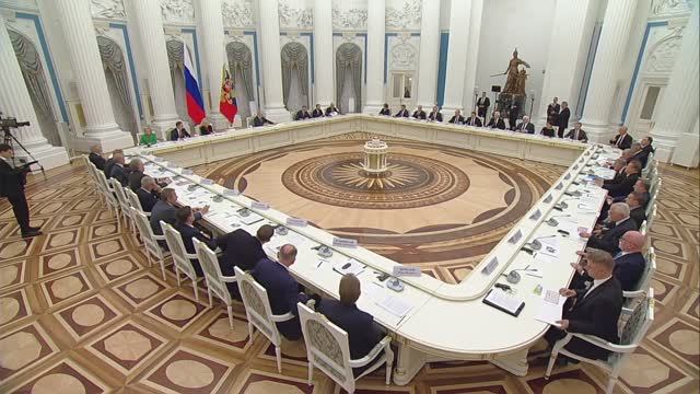 Владимир Путин провел заседание попечительских советов Большого и Мариинского театров, 13 мая 2025