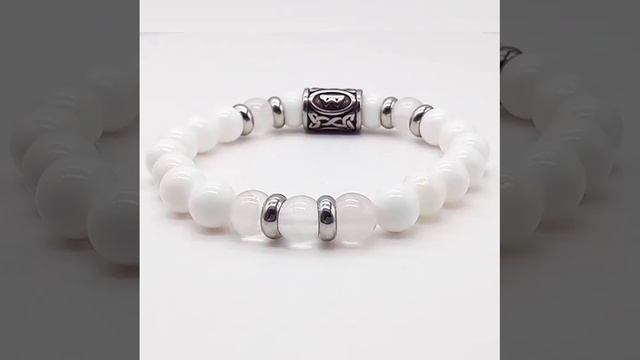 Браслет из белого агата и розового кварца с руной Беркана для защиты и укрепления женского здоровья