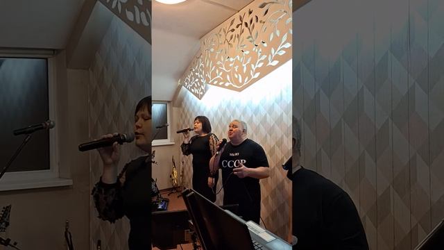 "Букет из белых роз". Продюсерский центр А А. Ковалева. ?