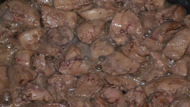 Куриная печень тушенная в сметане