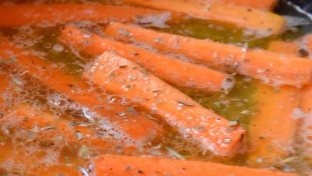 Гарнир из моркови и горошка