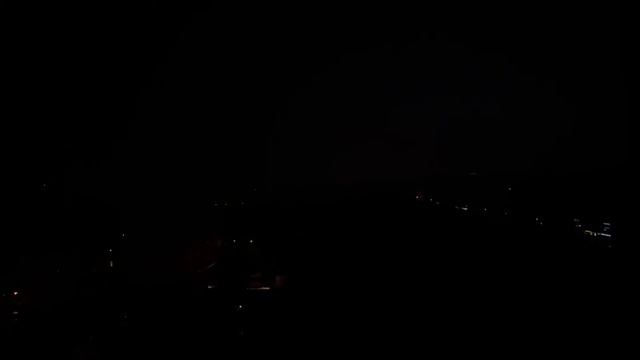 Молнии циклона "Зельда" ночью над Санкт-Петербургом