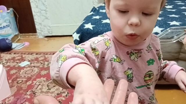 Мира и сухарь.