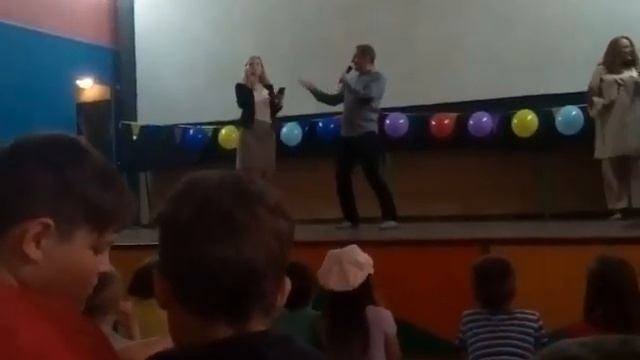 Букет из белых роз. Фрагмент вожатского концерта в лаг