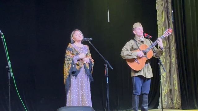 «Если б не было войны», стихи Игоря Шаферана, музыка Марка Минкова, стихи переделаны в двух куплетах
