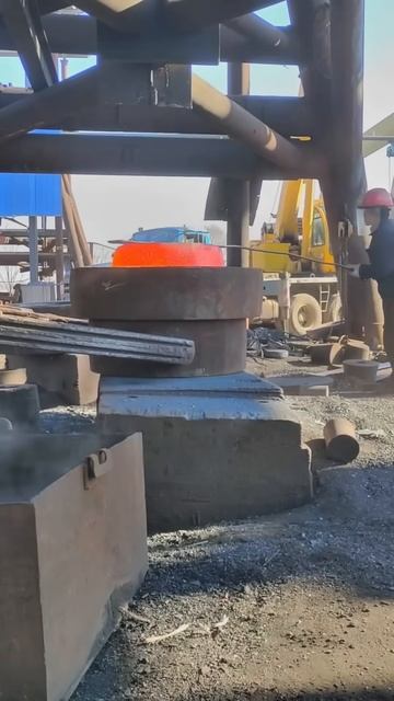 ASMR： Forging a Massive Red Hot Steel Block - Feel the Ground Shake