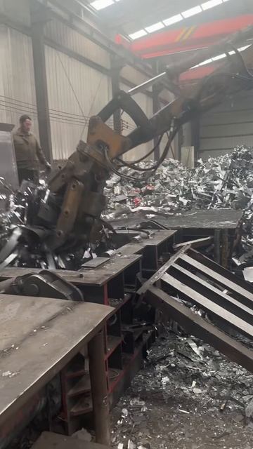 ASMR： Crushing Scrap Metal into Compact Cubes - So Satisfying to Watch!