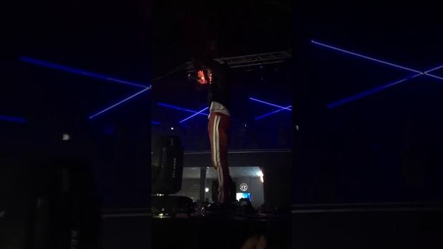 Макс Барских - эффектное появление в лазерной куртке (04/11/16 @Stereo Plaza) HD