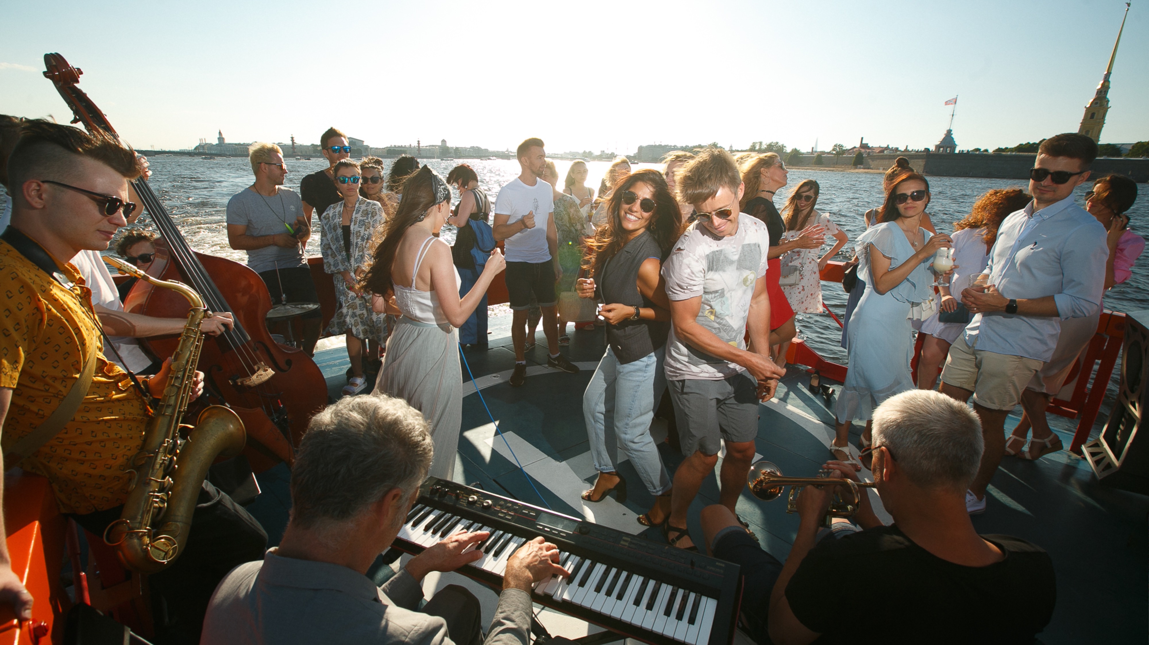 Плыви со звуком - Музыкальный рейс по каналам Петербурга