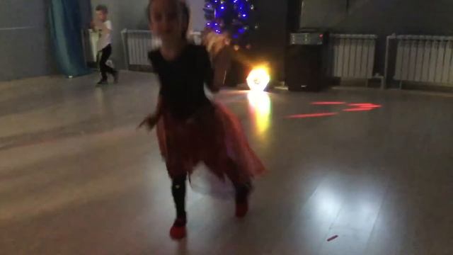 Москва. Новогодний утренник на Хип-хоп. А теперь дискотека! 😁Танцуют все!