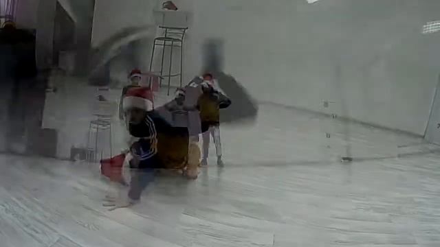 Брейкданс новогодняя тренировка