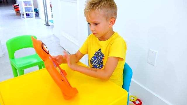 Влад и Никита - Влад и Никита играют в кафе