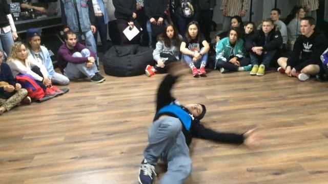 Судейский выход Bboy Slav