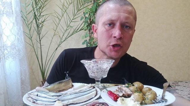 МУКБАНГ.МОЛОДАЯ КАРТОШКА,РЫБА ХАМСА ЖАРЕННАЯ, СОЛЕНАЯ