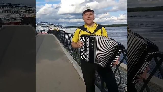 "А ты хотела любимой быть, а ты хотела летать!" На песню Королёва. Павел Сивков (баян)