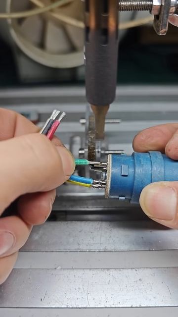 Flawless Electronic Soldering with Auto Wire-Feeding & Laser Guidance – So Satisfying!