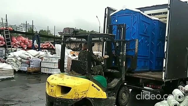Отгрузка мобильных туалетных кабинок в организацию ООО "СК Молния"