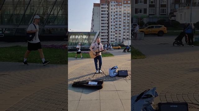 Дарите женщинам цветы - Впервые сыграл на улице под ги?