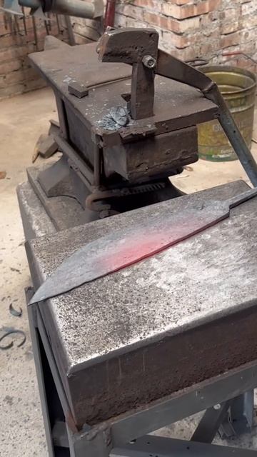 ASMR： Forging and Shaping Red Hot Steel - Cutting Tool Creation So Satisfying!