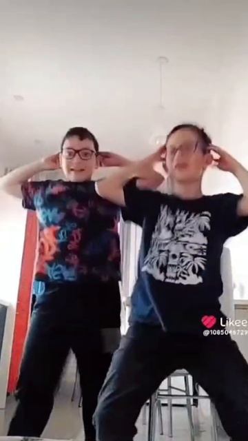 На  мне модная футболка. Shorst