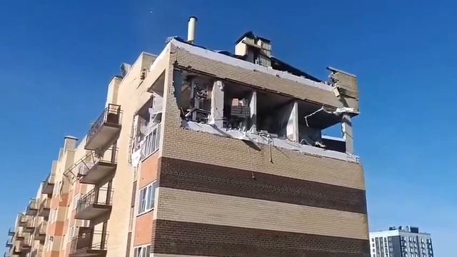 Сегодня утром в Ставрополе произошел мощный взрыв. Под завалами оказались несколько десятков автомоб