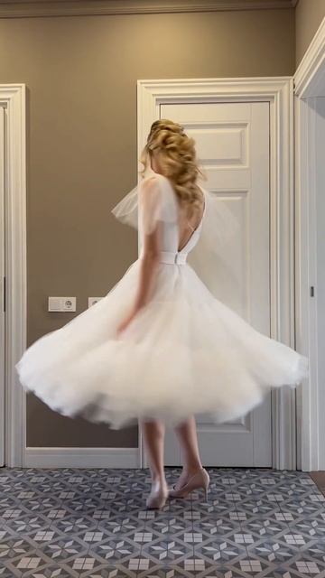 Свадебное платье из фатина миди с пышной юбкой от 50PLATEV #dress #wedding #weddingdress