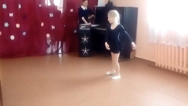 Выступление Зубовой Анны 4 класс участница шоу "МИСС ДЮЙМОВОЧКА"