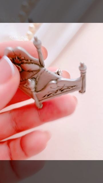 JJ / JONET JEWELRY Брошь "Ложе для двоих" кровать