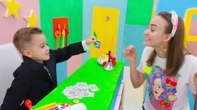 Влад и Никита челлендж с самолётом и детским отелем