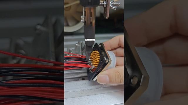 Laser-Guided Precision： Flawless Electronic Component Welding!
