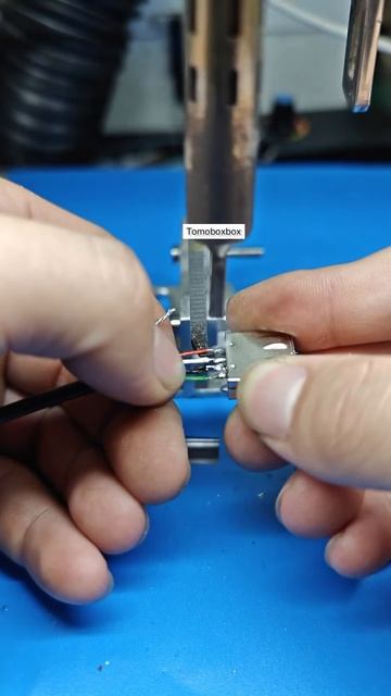 Mastering Electronics Soldering with Precision Laser Guidance
