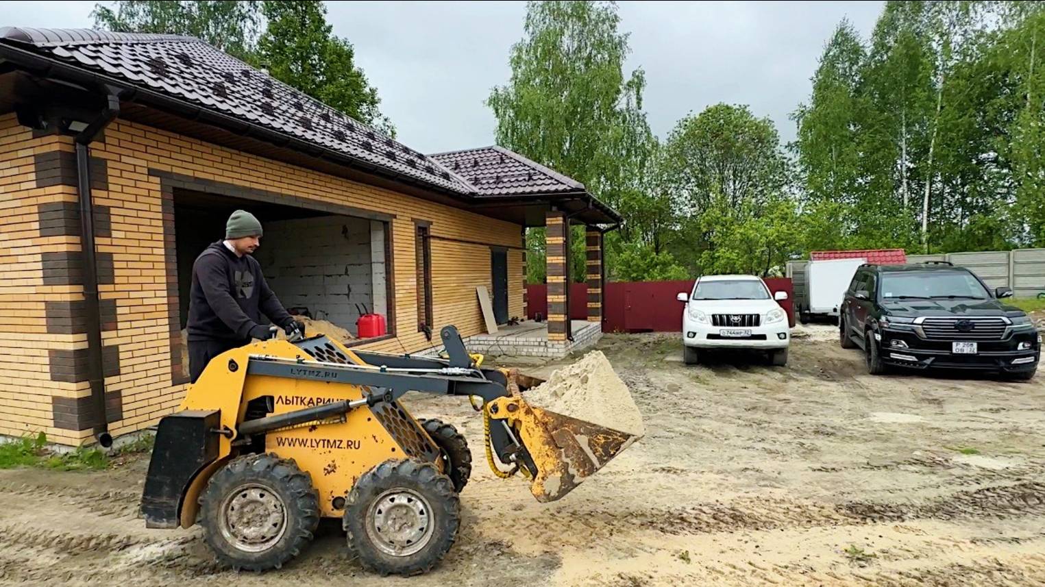 Кто все это делает? У нас получается! Работы на участке. Перестройка в доме продолжается.