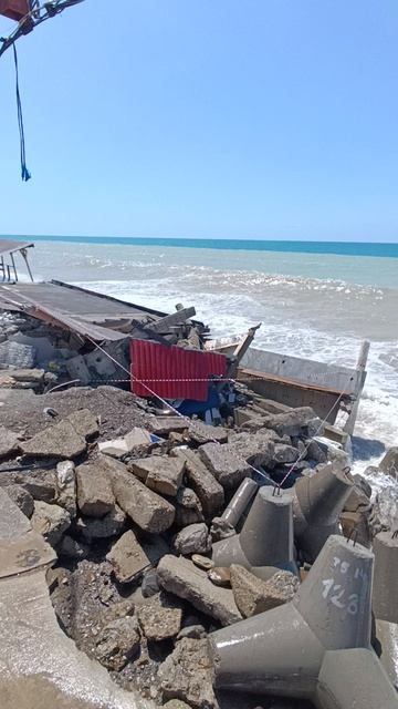 21.05.2025 Лазаревское. Смыло кафе. Свирский пляж.
