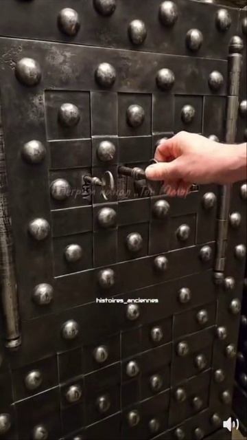 замок в стили Джонса...