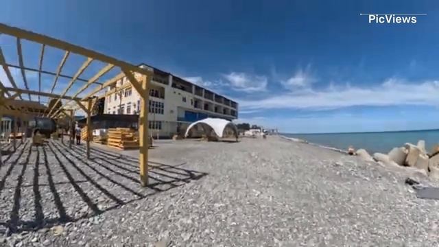 Сочи Лазаревское пляж Дельфин сегодня 21 мая 2025. Море, погода, есть ли мазут на пляже