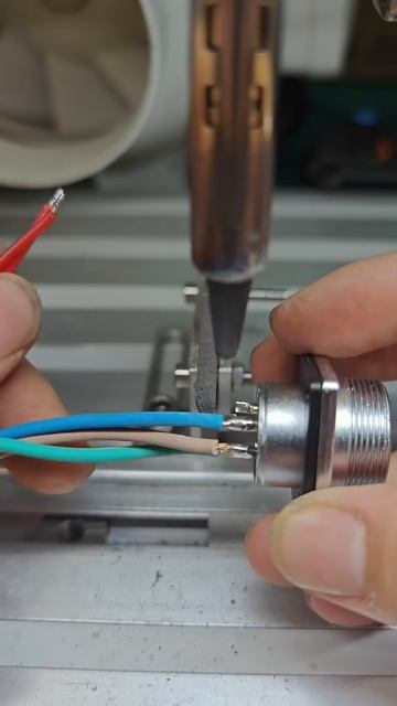 Automatic Soldering of Electronic Components with Laser Guidance - Perfect Joints, So Satisfying!