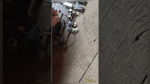 Авто усилитель звука сгорел