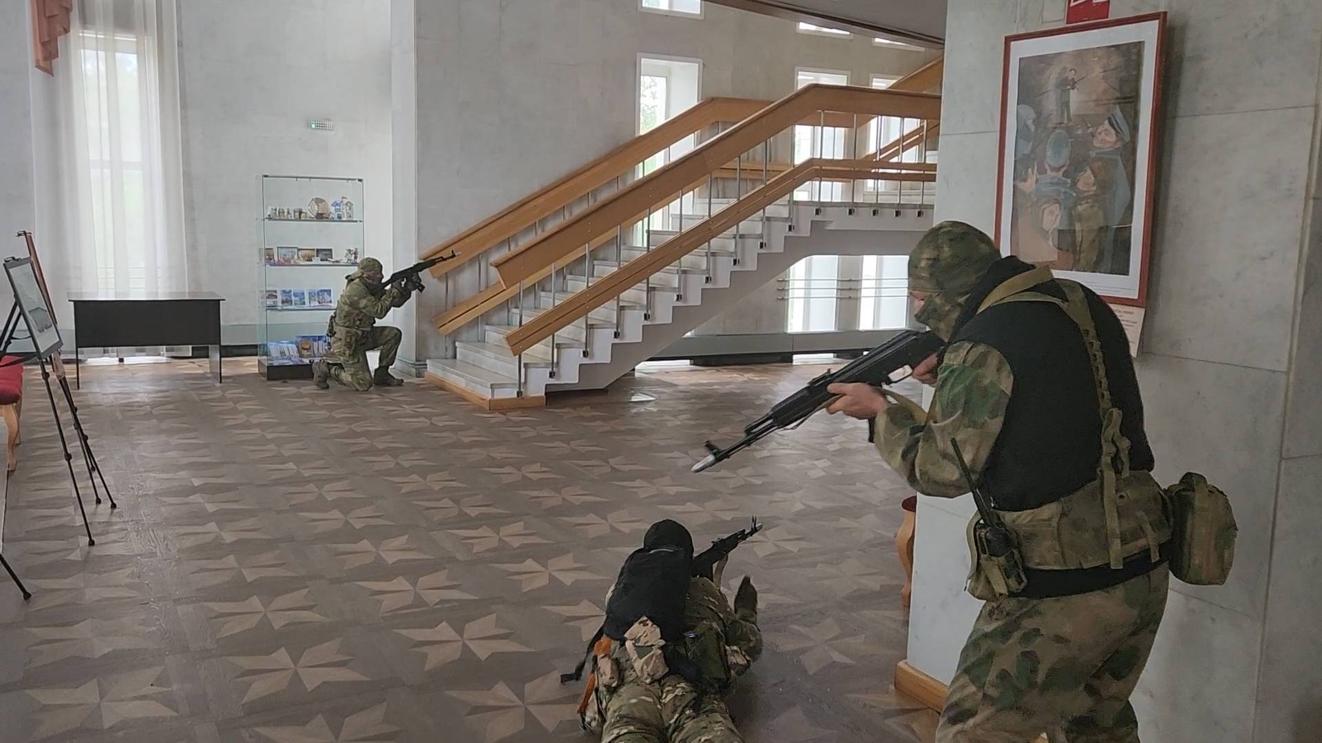 Вертолёт, «заложники», шквальный огонь: в курганской филармонии провели учения