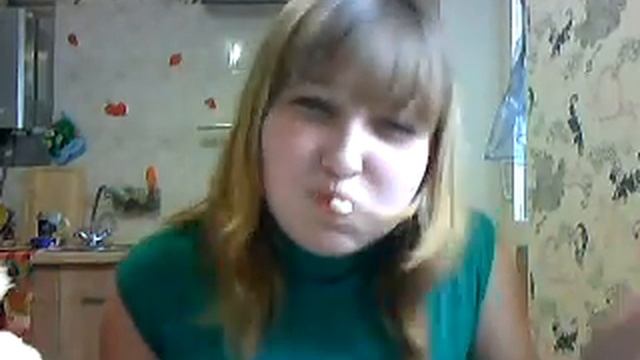 Елена кушает банан.прикол.ржач.смотреть всем.