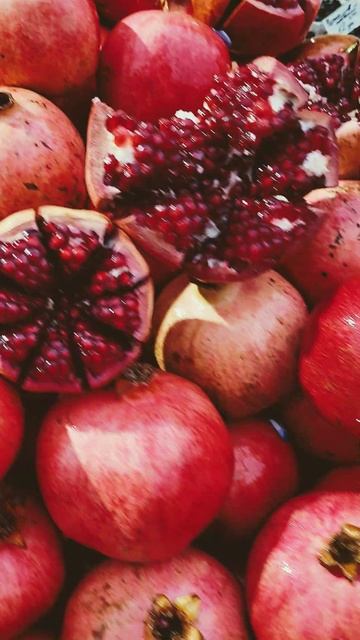 #bazar #fruit #рынок #гранат #pomegranate #juicy #goodvibes
