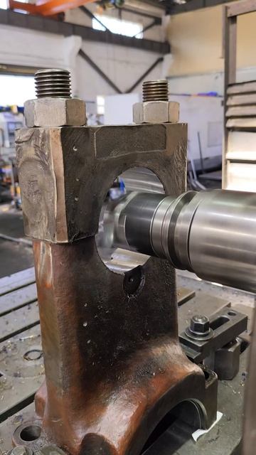 Large Diameter Holes in Steel Plates on a Universal Machine - ASMR So Satisfying