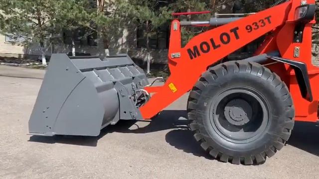 Фронтальный колесный погрузчик MOLOT 933T