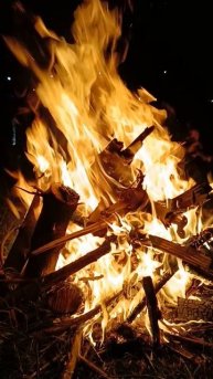 костёр на берегу