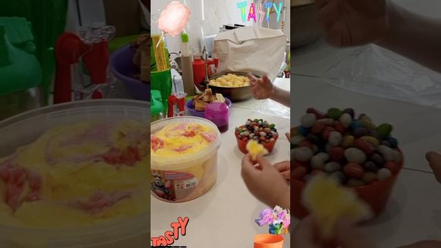 много много сладкой ваты