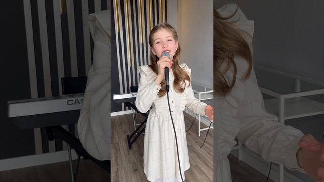 Елизавет Доминова - Там, за туманами