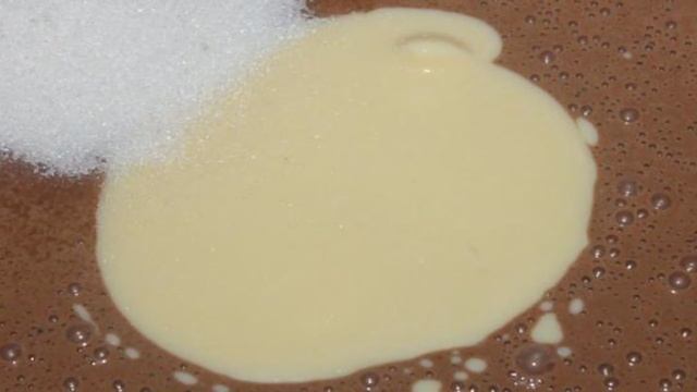 Шоколадные панкейки с бананом и сгущенным молоком