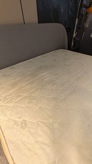 Пятна крови на матрасе? Не беда! 🛏️ Sparta-Clean летит туда на помощь! 🚀 Свежая кровь